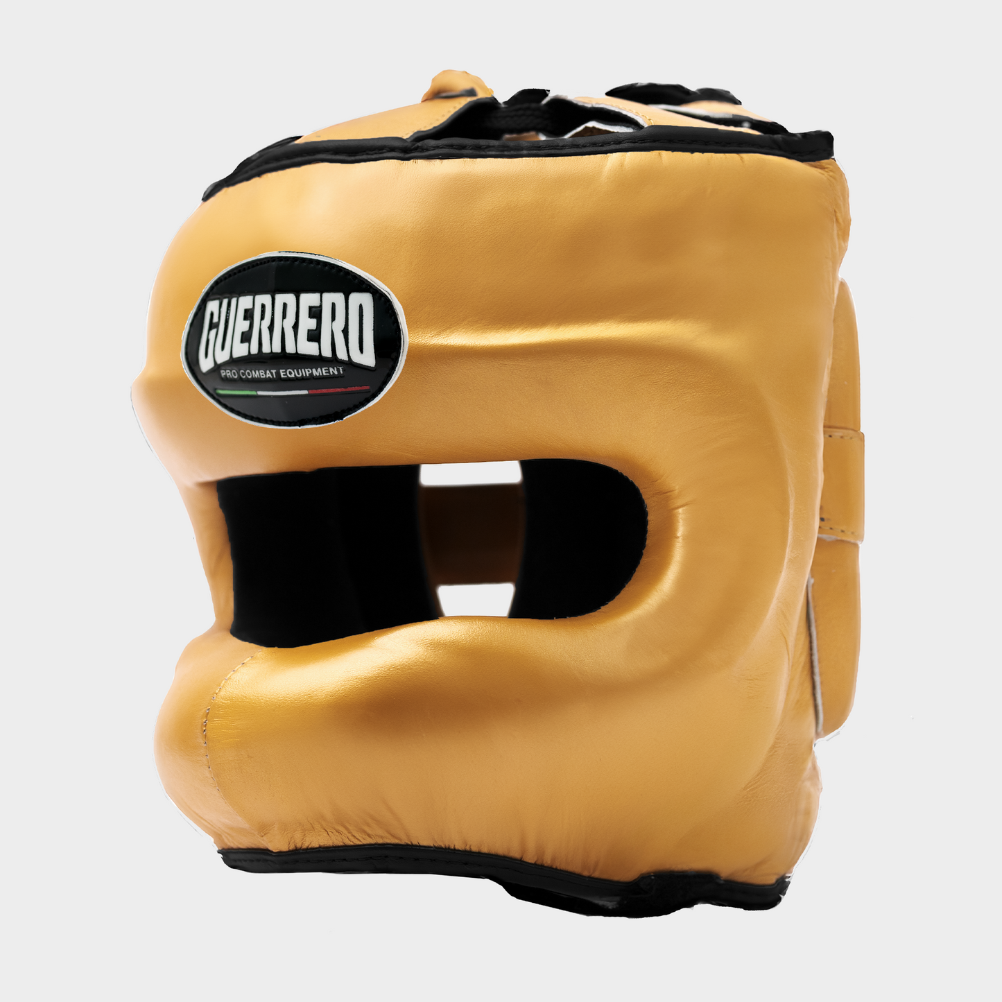 Casque de boxe en cuir véritable doré avec visière | Guerrero™